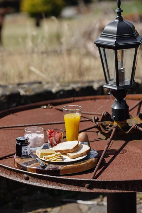 Eagles Nest Retreat - Foster Accommodation 1