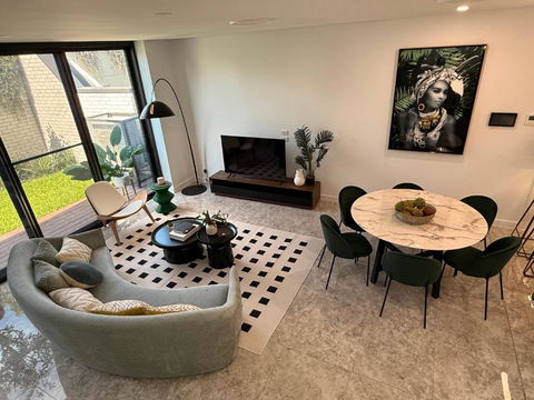 Eastgardens 4Bed 3Bath Brand New Townhouse 2 Car - Foster Accommodation 2