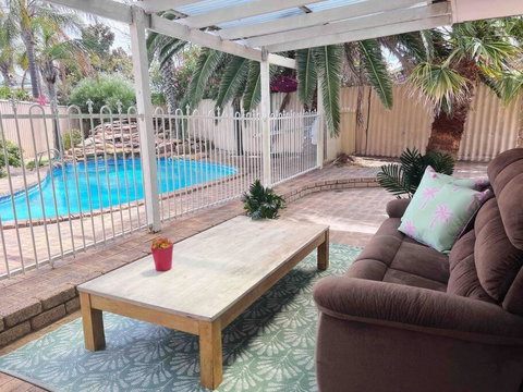 Edgewater Whole Holiday Resort - Foster Accommodation 2