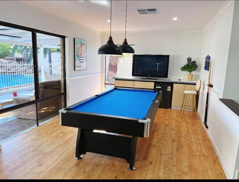 Edgewater Whole Holiday Resort - Foster Accommodation 4