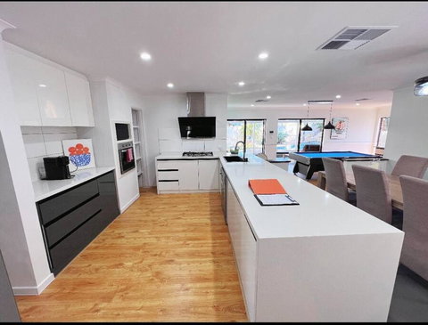 Edgewater Whole Holiday Resort - Foster Accommodation 3