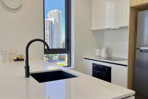 E.S. Surfers Paradise - Foster Accommodation 2