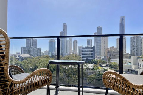 E.S. Surfers Paradise - Foster Accommodation 4