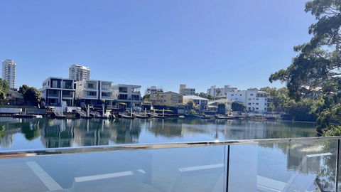 E.S. Surfers Paradise - Foster Accommodation 1