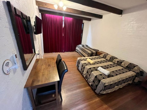 El Toro Motel - Foster Accommodation 2