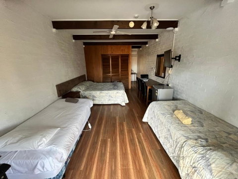 El Toro Motel - Foster Accommodation 1