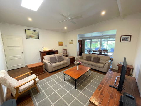 Elizabeth Beach Guest House - Foster Accommodation 2
