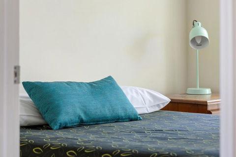 Emerald Motel Apartments - Foster Accommodation 4