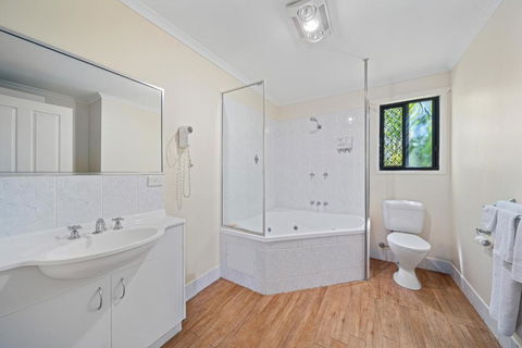Emerald Motel Apartments - Foster Accommodation 3