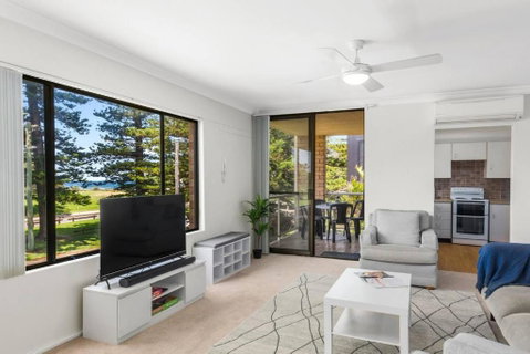 Esplanade Escape - Beachfront Family Bliss - Foster Accommodation 0