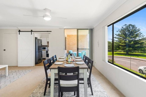 Esplanade Escape - Beachfront Family Bliss - Foster Accommodation 2