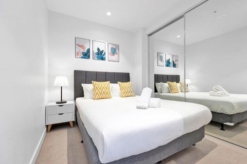 EPORO Tower Modern Apartments Melbourne Central CBD - Foster Accommodation 1