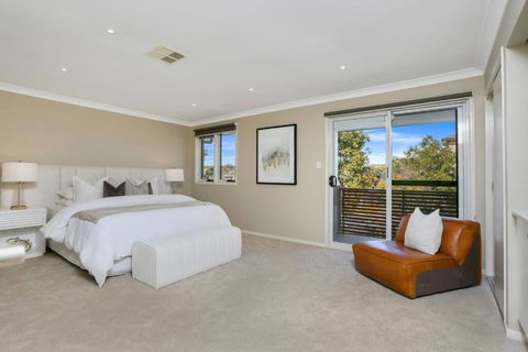 Entire Home In Park Central - Family-Friendly Getaway - Walk To Parks, Shops And Transport In Macarthur - Foster Accommodation 1