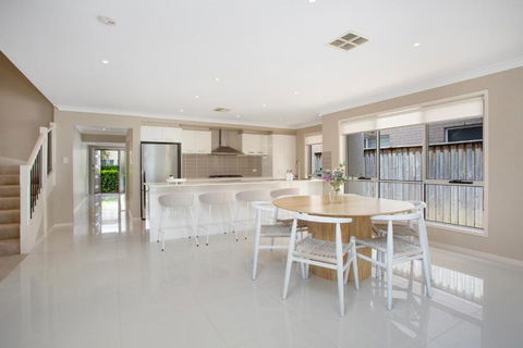Entire Home In Park Central - Family-Friendly Getaway - Walk To Parks, Shops And Transport In Macarthur - Foster Accommodation 3