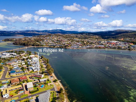 Fishpen Holiday Apartments - Foster Accommodation 1