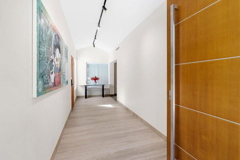 Exquisite Oasis Family Retreat - Foster Accommodation 3