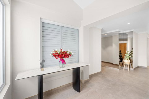 Exquisite Oasis Family Retreat - Foster Accommodation 2