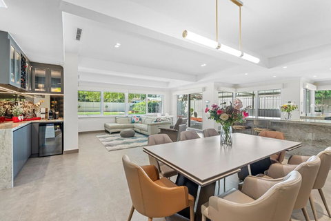 Exquisite Oasis Family Retreat - Foster Accommodation 4