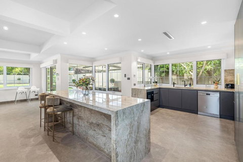 Exquisite Oasis Family Retreat - Foster Accommodation 0