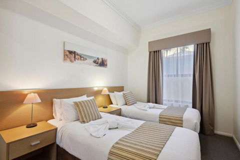 Fabulous Apt In Northbridge With Pool & WiFi - Foster Accommodation 3
