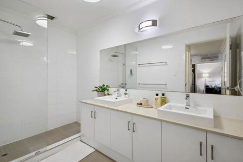 Fabulous Apt In Northbridge With Pool & WiFi - Foster Accommodation 4