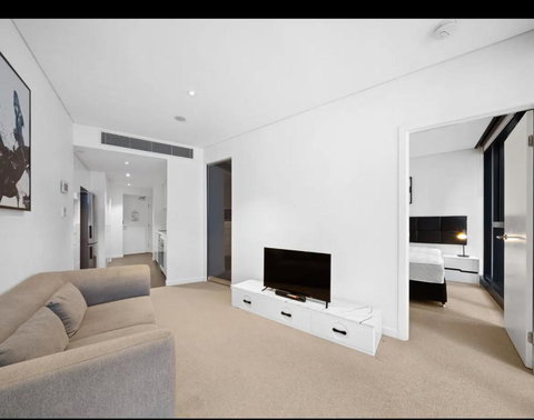 Fabulous Room For Rent - Foster Accommodation 1