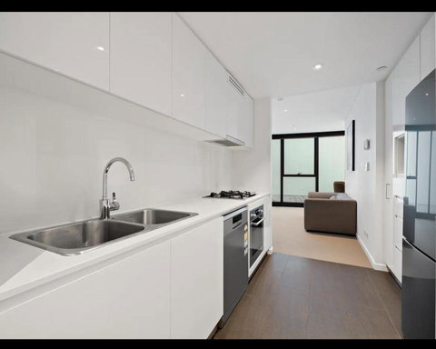 Fabulous Room For Rent - Foster Accommodation 2