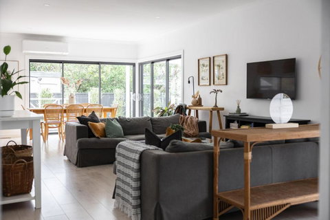 Facing The Sun 5 Min Walk To Beach & Sleeps 8 - Foster Accommodation 2