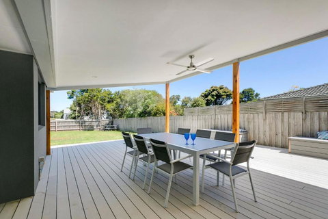 Fairway Views Close To Beach Pet Friendly - Foster Accommodation 0