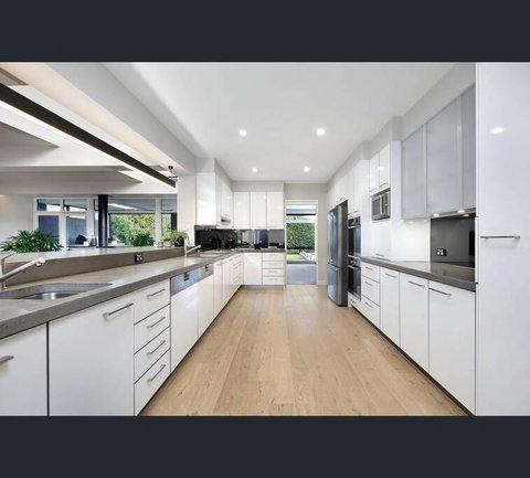 Family And Resort-style Setting - Foster Accommodation 2