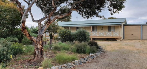 Family Friendly Beach House - Foster Accommodation 1