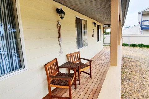 Family Friendly Beach House - Foster Accommodation 3