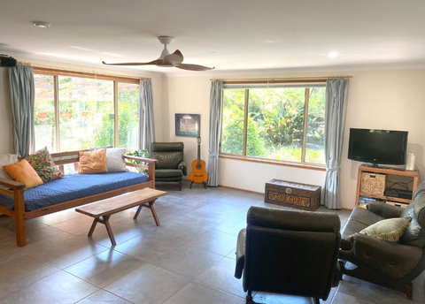 Family Home, Close To Beach And Town - Foster Accommodation 0