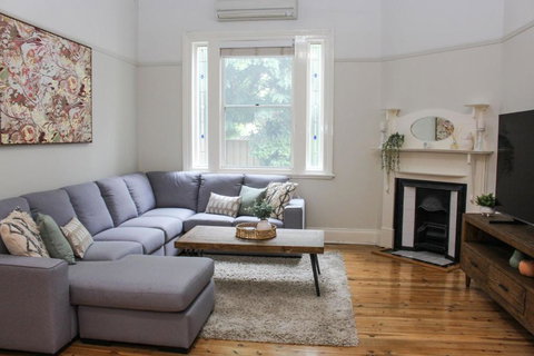 Family Retreat East Tamworth - Foster Accommodation 0