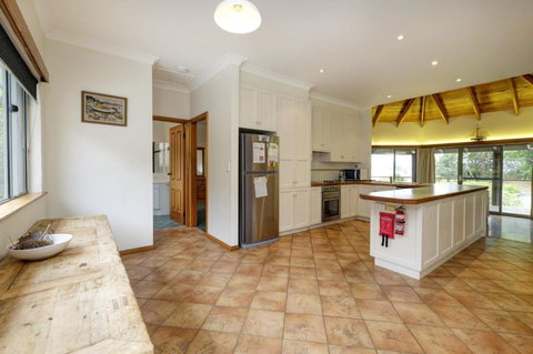 Far Shore - Foster Accommodation 4