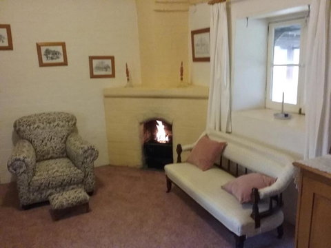 Fernbrook Cottage - Foster Accommodation 3