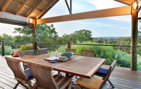 Fish Frog - Foster Accommodation 4