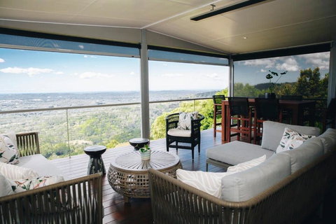Flaxton Residence With Spectacular Coastal Views - Foster Accommodation 0