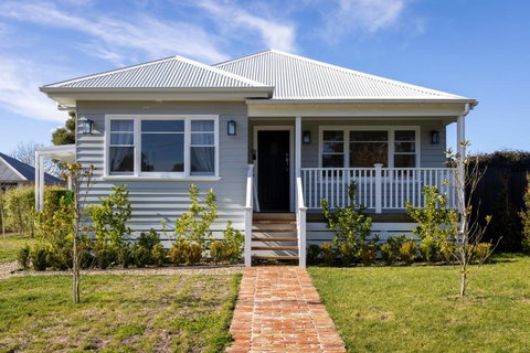 FOREST CORNER - 3 BEDROOM WEATHERBOARD, TRENTHAM - Foster Accommodation 0
