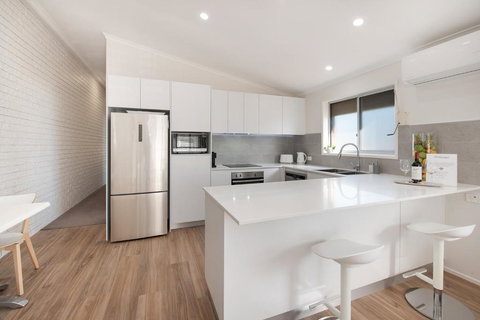 Favored Central Coastal Apartment - Foster Accommodation 2