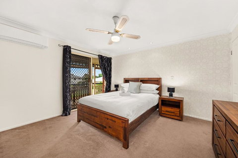 Family-Friendly 5-Bed Close To The Coast & Airport - Foster Accommodation 2