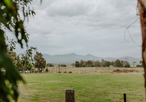 Falmouth Cottage - Dog Friendly Beachside Getaway 2,5 Acres - Foster Accommodation 4