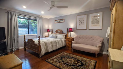 Frostwood House - Foster Accommodation 1