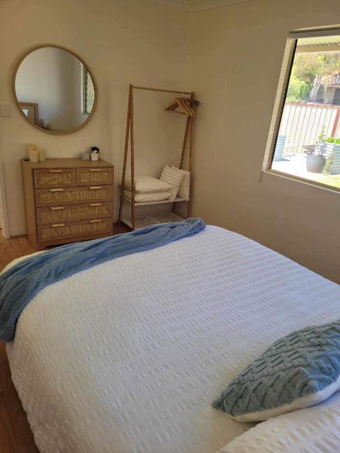 G&R Beach Cottage - Foster Accommodation 0
