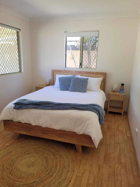 G&R Beach Cottage - Foster Accommodation 1