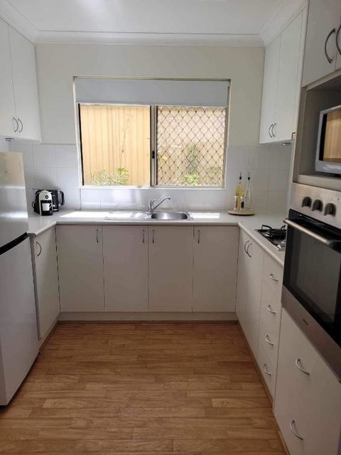 G&R Beach Cottage - Foster Accommodation 4