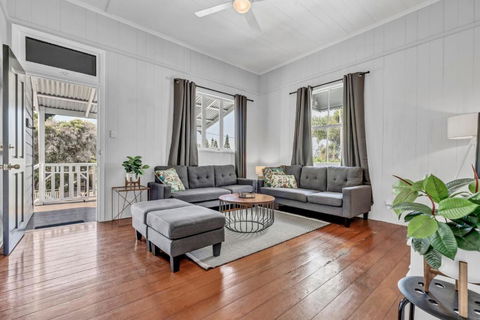 Gabba Central House 3BR2Bath Pets - Foster Accommodation 1