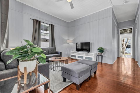 Gabba Central House 3BR2Bath Pets - Foster Accommodation 2