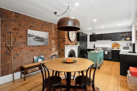 Gable House Geelong - Foster Accommodation 3