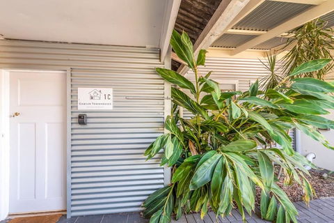 Gawler Townhouses 1C , 1 Queen Bed - Foster Accommodation 3